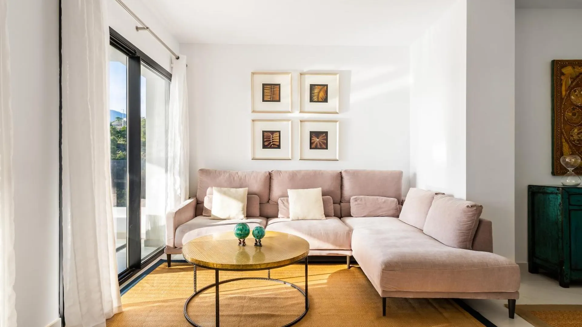 Luxury 2 Bedroom Apartment Estepona Spain