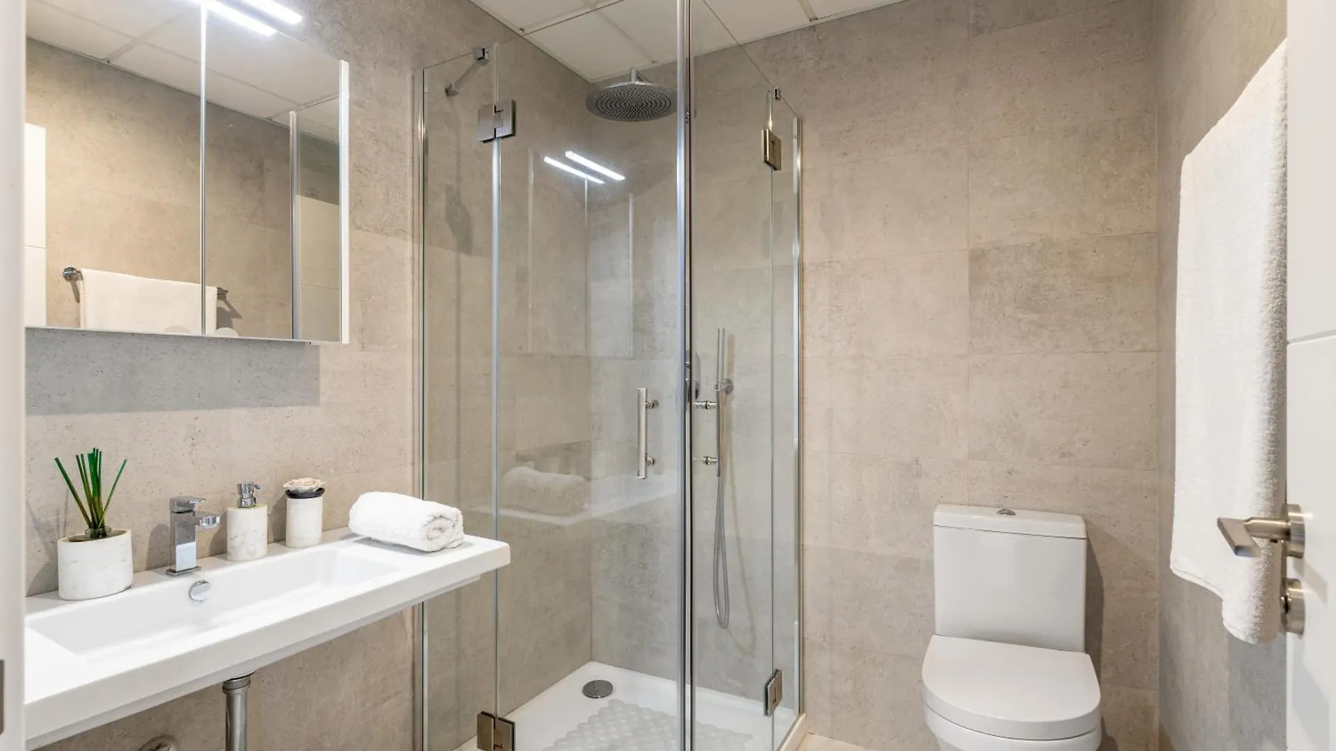 Luxury 2 Bedroom Apartment Estepona