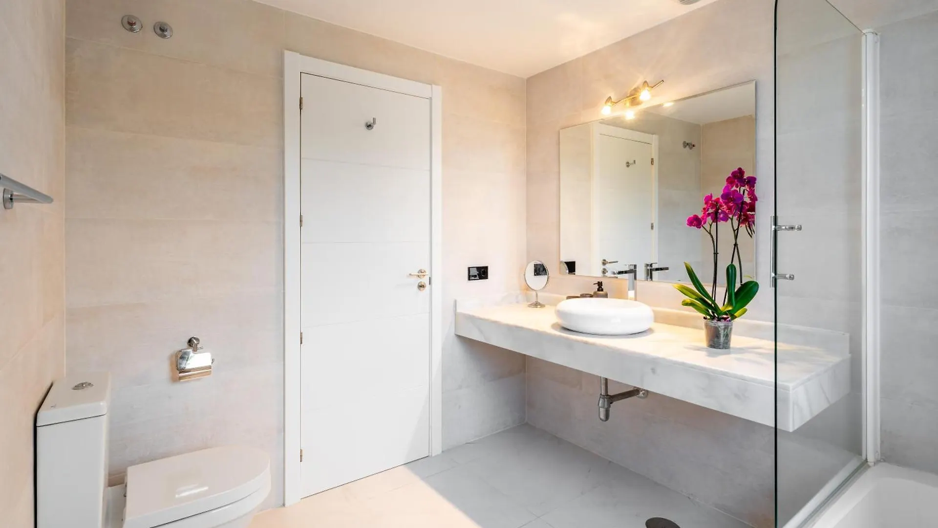 Luxury 2 Bedroom Apartment Estepona